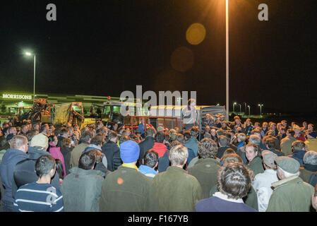 Bridgwater, UK. 27th August, 2015. James Hole, the Somerset Farmers For Action co-ordinator talks to hundreds of farmers who were protesting at the Morrisons distribution depot in Bridgwater. Credit:  Michael Scott/Alamy Live News Stock Photo