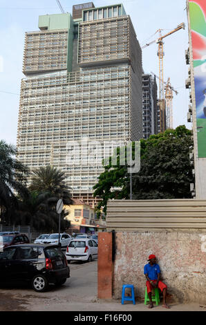 ANGOLA Luanda, the capital is one of the expensive real estate markets worldwide, construction site of new office tower in the center, financed from crude oil revenues Stock Photo