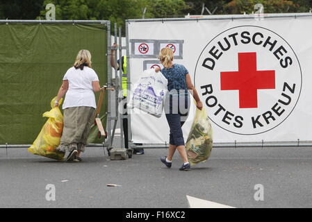 Heideau, Germany. 28th Aug, 2015. Two women bring donated items to an asylum seekers' accommodation centre in Heidenau, Germany, 28 August 2015. A welcome party was organised by Buendnis Dresden Nazifrei (lit. Dresden anti-Nazi league) for Friday at the asylum seekers' accomodation in Heidenau. Credit:  dpa picture alliance/Alamy Live News Stock Photo