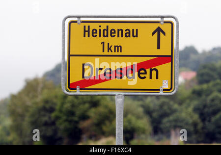 Heideau, Germany. 28th Aug, 2015. A road sign for Heidenau, Germany, 28 August 2015. A welcome party was organised by Buendnis Dresden Nazifrei (lit. Dresden anti-Nazi league) for Friday at the asylum seekers' accomodation in Heidenau. Credit:  dpa picture alliance/Alamy Live News Stock Photo