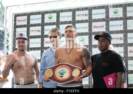 Kiev, Ukraine. 28th Aug, 2015. South African cruiserweight Johnny Muller (19-4-2) 195lb (left) poses with Ukrainian London Olympic champion, WBO Cruiserweight Inter-Continental belt holder Alexander Usyk (Oleksander - Ukrainian spelling) (7-0-0), 199lb. The fighters pose after weigh in in Kiev Ocean Plaza ahead of their clash on 29 August 2015. Credit:  Dimar Photo/Alamy Live News Stock Photo