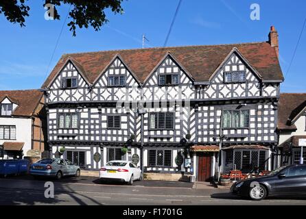 The Tudor House Inn along West Street, Warwick, Warwickshire, England, UK, Western Europe. Stock Photo