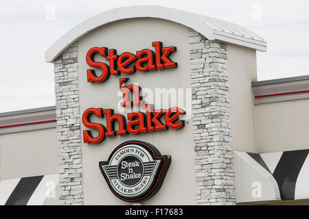 A logo sign outside of a Steak 'n Shake fast food restaurant in Indianapolis, Indiana on August 15, 2015. Stock Photo