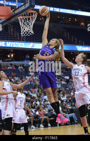 Washington, DC, USA. 28th Aug, 2015. 20150828 - Phoenix Mercury center Brittney Griner (42) dunks against the Washington Mystics in the second half of a WNBA game at the Verizon Center in Washington. The Mystics defeated the Mercury, 71-63. © Chuck Myers/ZUMA Wire/Alamy Live News Stock Photo