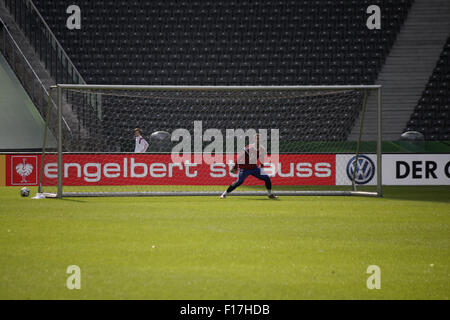Manuel Neuer (FC Bayern Muenchen, #01), Freisteller, Portraet, Portrait ...