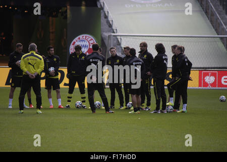 die Mannschaft von Borussia Dortmund mit Trainer Juergen Klopp - Training von Borussia Dortmund vor dem anstehenden Finale um de Stock Photo