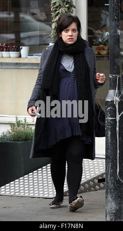 Lily Allen, Singer seen shopping in Nottinghill with her mother, London 2013 Stock Photo