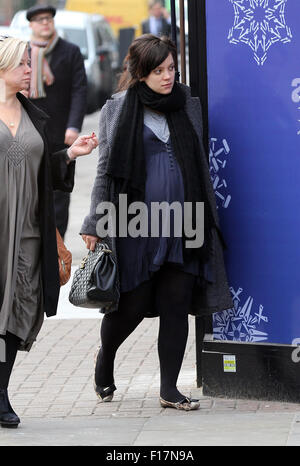 Lily Allen, Singer seen shopping in Nottinghill with her mother, London 2013 Stock Photo