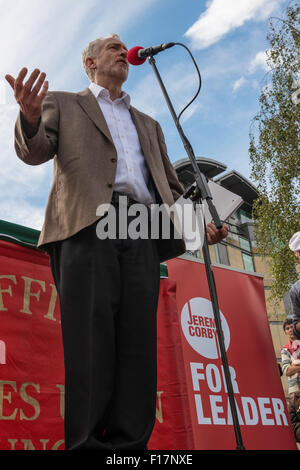 Sheffield, UK, 29th August 2015. Jeremy Corbyn at The Crucible Theatre Sheffield for a Labour Party Leadership campaign rally. Credit:  Jeremy Abrahams / Alamy Live News Stock Photo