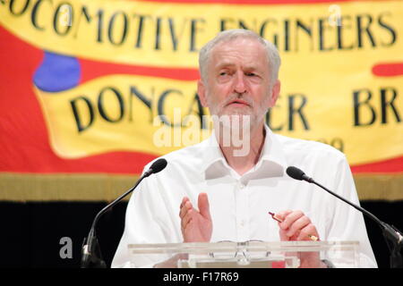 Sheffield, UK. 29 August 2015. Labour Party leadership candidate, Jeremy Corbyn addresses a supporters' rally inside the Crucible Theatre, Sheffield, South Yorkshire. Corbyn remains the bookmakers' favourite in the Labour leadership contest that closes on 10 September with results announced on 12 September 2015. Credit:  Matthew Taylor/Alamy Live News Stock Photo