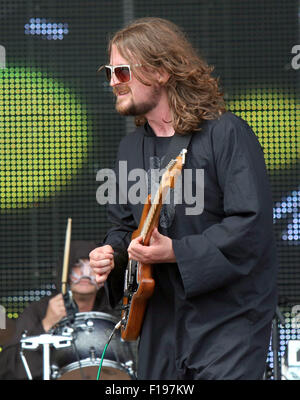 Portsmouth, UK. Sunday 30th August 2015. Victorious Festival - Sunday  Dave McCabe performing on the Common Stage at Southsea Common. Credit: UKNIP / Alamy Live News Stock Photo