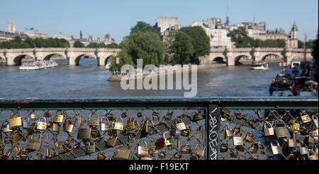 Love Locks on the Pont Neuf bridge in Paris Stock Photo - Alamy