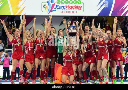 Lea Valley, London, UK. 30th Aug, 2015. Unibet EuroHockey Championships Day 10. Gold Medal Final. England versus Netherlands. England team celebrate gold Credit:  Action Plus Sports/Alamy Live News Stock Photo