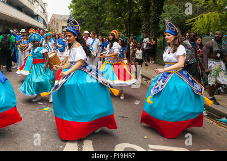 London, UK, 30th August 2015. Londoners enjoy the Notting Hill Carnival, Europe's largest street festival with its many dancers, bands, sounds stanges and food stalls. Stock Photo