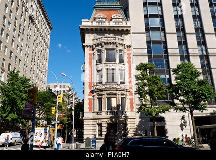 Exterior views of Carlos Slim's New York City mansion. The Mexican business magnate is reported to be seeking an $80million sale of the Fifth Avenue property  Featuring: Atmosphere Where: New York City, New York, United States When: 09 Apr 2014 Stock Photo