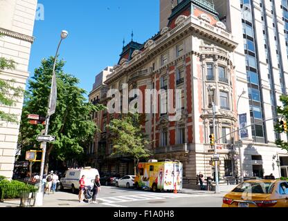 Exterior views of Carlos Slim's New York City mansion. The Mexican business magnate is reported to be seeking an $80million sale of the Fifth Avenue property  Featuring: Atmosphere Where: New York City, New York, United States When: 09 Apr 2014 Stock Photo