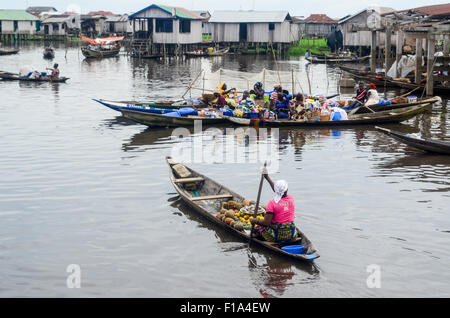 Ladies selling fruits on a pirogue in Ganvié, the 'Venice of Africa', village of stilt houses on a lake near Cotonou in Benin Stock Photo