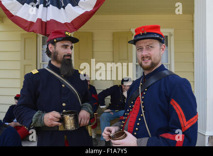 Old Bethpage, New York, USA. 30th Aug, 2015. L-R at front, Andrew Preble from Long Beach, and Matt Dellinger from Brooklyn, portray American Civil War soldiers from the 14th Brooklyn Regiment (14th New York State Militia) AKA The Brooklyn Chasseurs, at the Noon Inn tavern during the Old Time Music Weekend at the Old Bethpage Village Restoration. During their historical reenactments, members of the non-profit 14th Brooklyn Company E wear accurate reproductions of ''The ''Red Legged Devils'' original Union army uniform. Credit:  Ann Parry/ZUMA Wire/Alamy Live News Stock Photo
