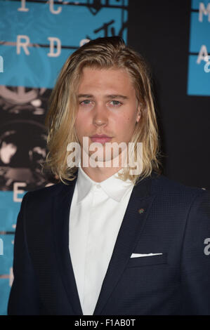 Los Angeles, California, USA. 30th Aug, 2015. Actor Austin Butler arrives at the 2015 MTV Video Music Awards at Microsoft Theatre in Los Angeles, USA, on 30 August 2015. Credit:  dpa picture alliance/Alamy Live News Stock Photo