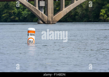 Idle Speed No Wake sign posted on the St.Johns River in ...