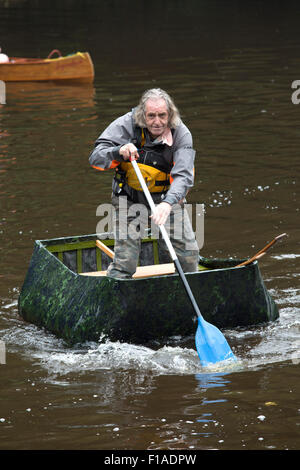 Shropshire, UK. 31st Aug, 2015. A competitor in the annual August Bank Holiday Monday coracle races on the River Severn in Shropshire, England. Coracles are keel-less flat bottomed boats, traditionally made from woven wood covered in animal skins, although more modern examples are often canvas, and waterproofed with tar or bitumen. Coracles have been used for thousands of years in Europe and especially in the Welsh borders and Wales itself. Credit:  Rob Carter/Alamy Live News Stock Photo