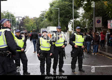 Notting Hill, UK. 31st August, 2015. Crowd control police officers attend the Notting Hill carnival. Credit:  Keith Larby/Alamy Live News Stock Photo