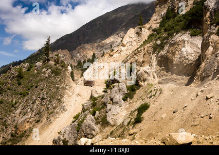 India, Jammu & Kashmir, Srinagar to Leh Highway, wagon on road climbing to Zojila Pass though landslip Stock Photo