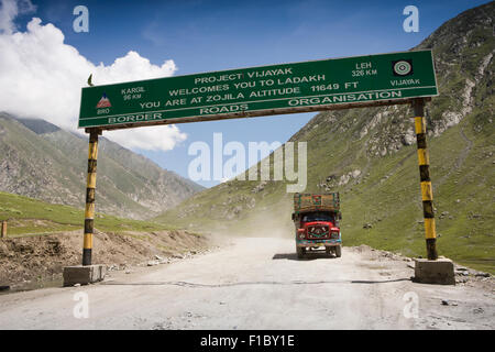 India, Jammu & Kashmir, Srinagar to Leh Highway, goods wagon approaching 11694 foot high Zojila Pass Stock Photo