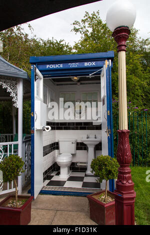 The Warmley's Waiting Room Cafe have come up with an innovative solution for their toilet by using a Doctor Who “Tardis” Stock Photo