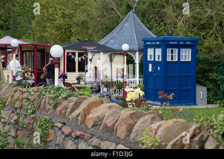 The Warmley's Waiting Room Cafe have come up with an innovative solution for their toilet by using a Doctor Who “Tardis” Stock Photo