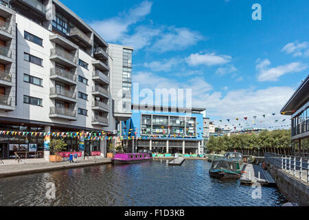 The Edinburgh basin of the Union Canal at Fountainbridge in central Edinburgh Scotland Stock Photo