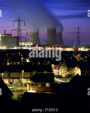 The cooling towers of Didcot A coal-fired power station loom over houses in Didcot, Oxfordshire.  (Since closed and demolished.) Stock Photo