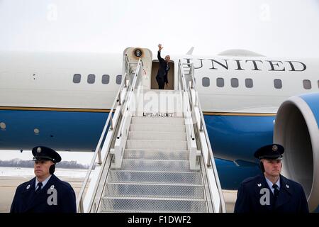 U.S. President Barack Obama waves as he boards Air Force One prior to departure from Waterloo Regional Airport January 14, 2015 in Waterloo, Iowa. Stock Photo