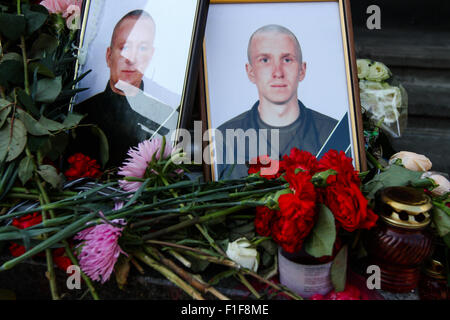 Kiev, Ukraine. 01st Sep, 2015. Ukrainians place flowers in commemoration of Igor Debrin (24) and Dmytro Slastikov (21), a Ukrainian National Guard soldiers who was fatally wounded during clashes between protesters and police, in front of Parliament. Ukrainian policemen were killed in clashes with protesters outside the parliament in Kiev on 31 August the interior minister said, after a vote on changing Ukrainian Constitution about decentralization. © Sergii Kharchenko/Pacific Press/Alamy Live News Stock Photo