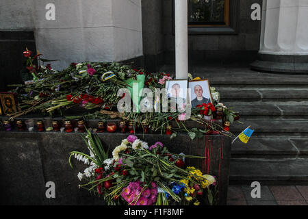 Kiev, Ukraine. 01st Sep, 2015. Ukrainians place flowers in commemoration of Igor Debrin (24) and Dmytro Slastikov (21), a Ukrainian National Guard soldiers who was fatally wounded during clashes between protesters and police, in front of Parliament. Ukrainian policemen were killed in clashes with protesters outside the parliament in Kiev on 31 August the interior minister said, after a vote on changing Ukrainian Constitution about decentralization. © Sergii Kharchenko/Pacific Press/Alamy Live News Stock Photo