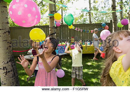 kids playing with balloons Stock Photo - Alamy