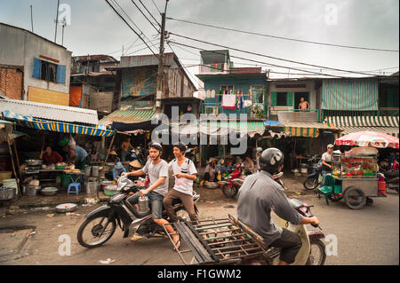 Cholon Vietnam Chinatown, a busy street scene in the downtown Cholon district of Saigon, Ho Chi Minh City, Vietnam Stock Photo