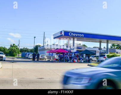 Cypress, TX, USA. 2nd Sep, 2015. September2, 2015: Car drivers passing by the makeshift memorial honoring slain Harris County Deputy, DARREN GOFORTH near the now infamous pump 8 at the Chevron gas station located at the corner of Telge Rd. and West Avenue in Cypress, Texas, a northwest Houston suburb. Credit:  Ken Murray/ZUMA Wire/Alamy Live News Stock Photo