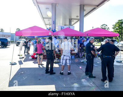 Cypress, TX, USA. 2nd Sep, 2015. September 2, 2015: Sheriff's deputies and the public continue to pay respects to slain Harris County Deputy, DARREN GOFORTH near the now infamous pump 8 at the Chevron gas station located at the corner of Telge Rd. and West Avenue in Cypress, Texas, a northwest Houston suburb. Credit:  Ken Murray/ZUMA Wire/Alamy Live News Stock Photo