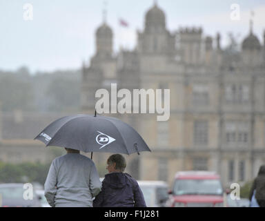 Stamford, Lincs, UK. 2nd September, 2015. Spectators leave in the rain after the first vet inspection. The Land Rover Burghley Horse Trials 2015 Credit:  Stephen Bartholomew/Alamy Live News Stock Photo