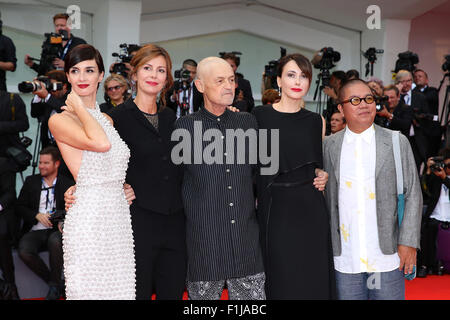 Venice, Italy. 2nd Sep, 2015. Jury members of the Orizzonti section (R to L), Chinese director Fruit Chan, Italian actor Anita Caprioli, American director Jonathan Demme, French director Alix Delaporte and Spanish actress Paz Vega, attend the premiere of 'Everest' and the opening ceremony of the 72th Venice Film Festival in Venice, Italy, Sept. 2, 2015. Credit:  Jin Yu/Xinhua/Alamy Live News Stock Photo