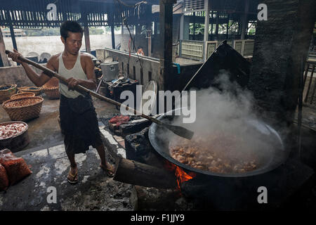 Cooking over an open fire, preparing food for the monks, catering in Mahagandayon Monastery, Amarapura, Divison Mandalay Stock Photo