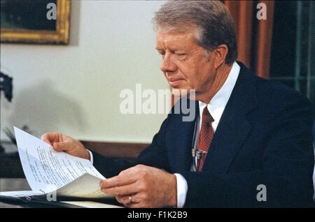 United States President Jimmy Carter delivers his Address to the Nation on Inflation from the Oval Office of the White House in Washington, DC on October 24, 1978. Credit: CNP - NO WIRE SERVICE - Stock Photo