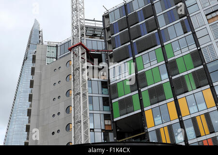 New Guy's Hospital Cancer Centre under construction next to The Shard building in Bermondsey Southwark, South London UK   KATHY DEWITT Stock Photo