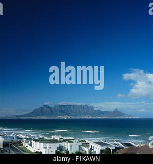 Table Mountain, Holiday Homes In Foreground, Bloubergstrand, Western Cape, South Africa Stock Photo