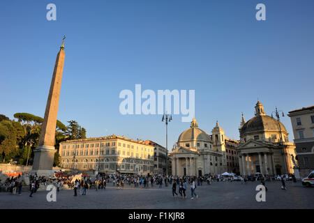 Italy, Rome, Piazza del Popolo, obelisk and churches of Santa Maria di Montesanto (left) and Santa Maria dei Miracoli (right) Stock Photo
