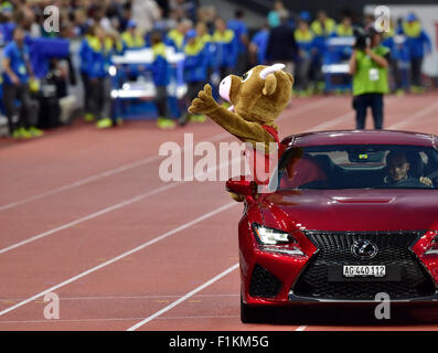 Zurich, Switzerland. 03rd Sep, 2015. Cooly, mascot of the IAAF Diamond League athletics meeting in Zurich cheers at the fans during the event's the athletes' presentation. Credit:  Erik Tham/Alamy Live News Stock Photo