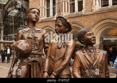 Kindertransport memorial (2006) stands outside Liverpool Street Station.  sculptor Frank Meisler Stock Photo