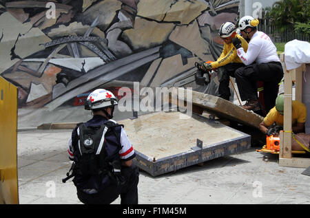 San Jose, Costa Rica. 3rd Sep, 2015. People take part in an earthquake drill in San Jose, capital of Costa Rica, Sept. 3, 2015. The National Emergency Commission and San Jose city government organized the quake drill on Thursday in the center of the capital. Credit:  Kent Gilbert/Xinhua/Alamy Live News Stock Photo