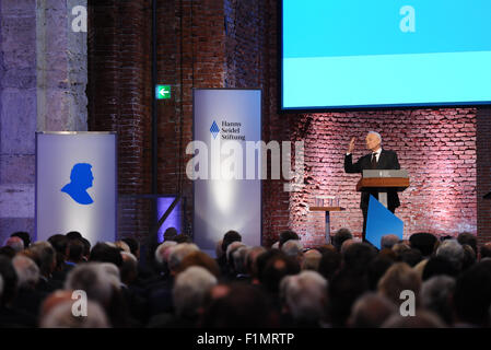 Munich, Germany. 4th Sep, 2015. Former Bavarian minister president Edmund Stoiber gives a speech at the Hanns-Seidel-Stiftung memorial event on the 100th birthday of Franz Josef Strauss in the Allerheiligen-Hofkirche in Munich, Germany, 4 September 2015. PHOTO: ANDREAS GEBERT/DPA/Alamy Live News Stock Photo